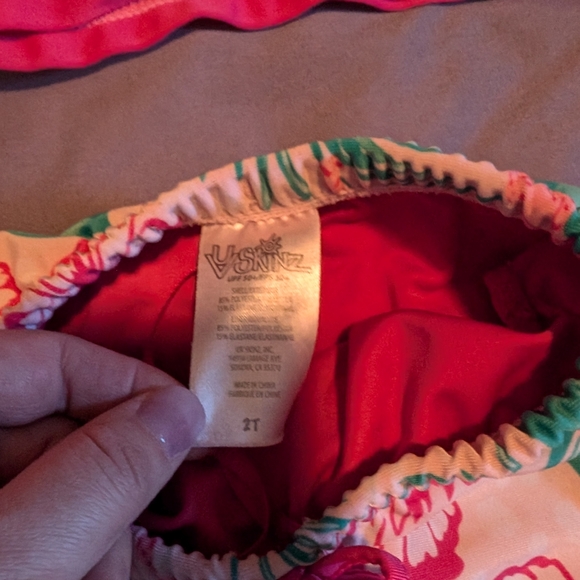 UV Skinz Tankini/Skirtini swimsuit with hat - Picture 2 of 2